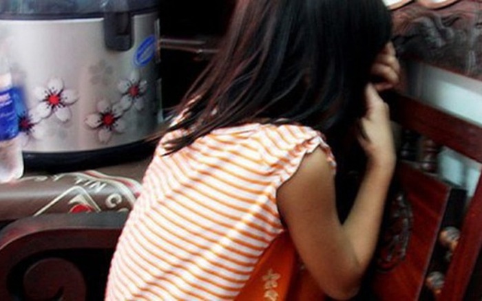 Xam hai be gai 8 tuoi, ga hang xom U60 linh 20 nam tu hinh anh