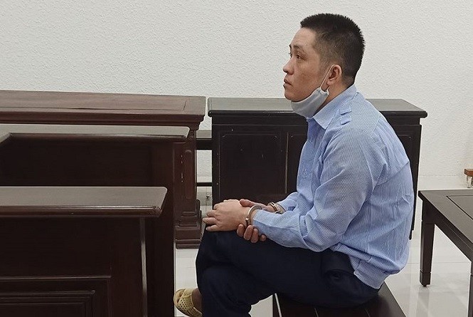 Ten trom tam rua, an com trong nha gia chu truoc khi lay oto hinh anh