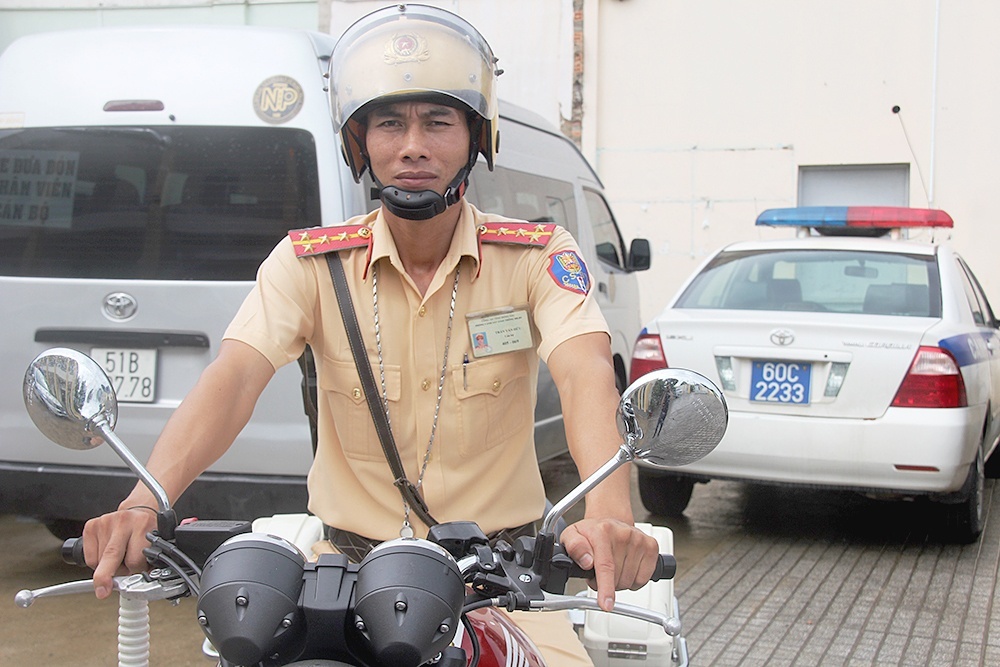 Mat phuc, giang luoi bat quai xe tren quoc lo 20 hinh anh