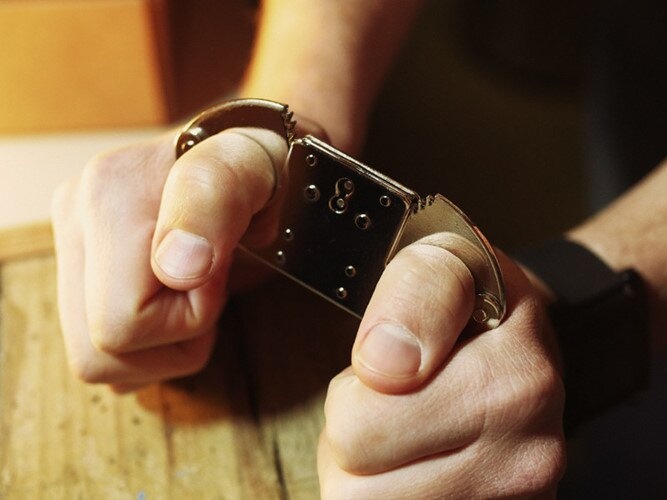 Ten trom bi cong tay van 'dao tau' khoi tru so cong an phuong hinh anh