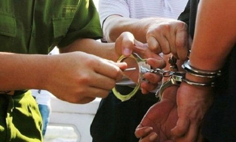 Can bo quan uy keu oan vi bi cao buoc chem nguoi hinh anh