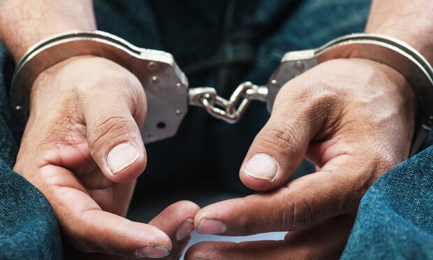 Nhieu duong day dua nguoi qua bien gioi trai phep hinh anh