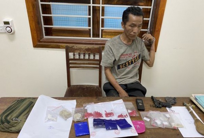 Bi vay bat 'ong trum' ma tuy dung sung chong tra cong an hinh anh