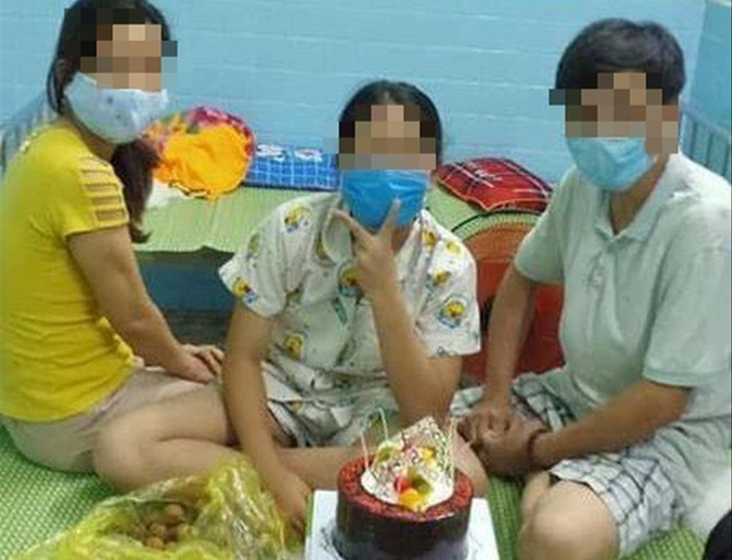 Xac minh viec pho chu tich phuong to chuc sinh nhat trong khu cach ly hinh anh