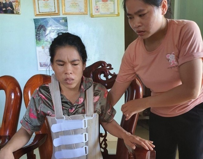 Mot phu nu bi chong bao hanh suot 11 nam hinh anh