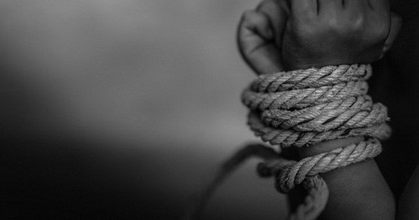 41 co gai qua tay 7 ke buon nguoi hinh anh