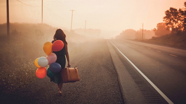 Chung ta can gi khi phai di mot minh? hinh anh