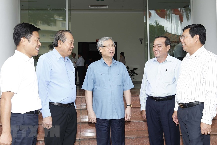 Bo Chinh tri lam viec voi cac Dang bo anh 7