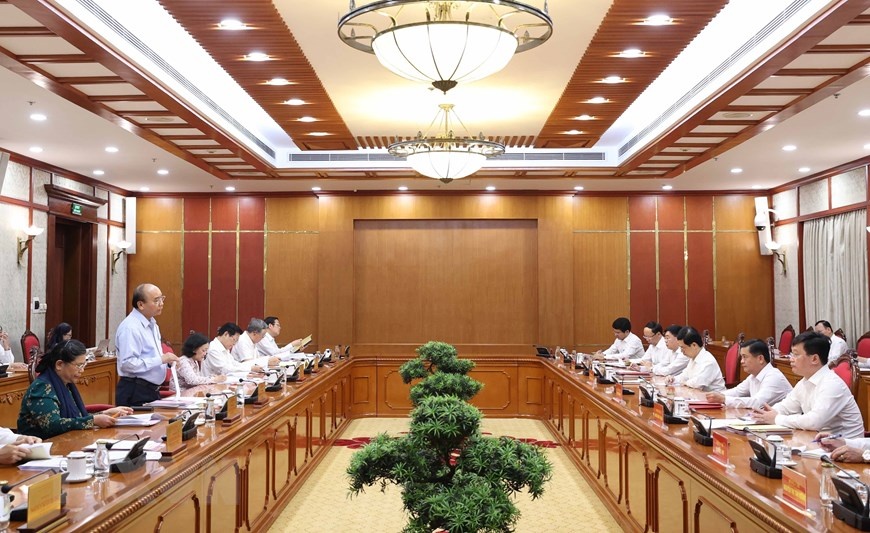 Bo Chinh tri lam viec voi cac Dang bo anh 2