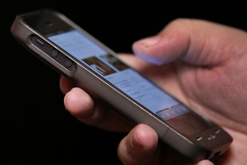 Dung clip 'nong' de niu keo tinh cam hinh anh