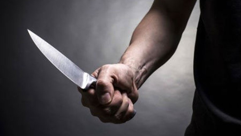 Chong dam chet vo tai nha cha me hinh anh