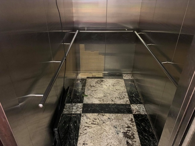 Thang may roi tu do tu tang 5, nhieu nguoi bi thuong hinh anh