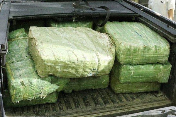 'Om' 6 banh ma tuy co thu trong chiec Ford Escape hinh anh