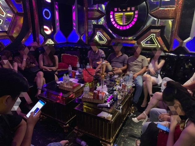 37 nam, nu duong tinh voi ma tuy trong quan karaoke, khach san hinh anh