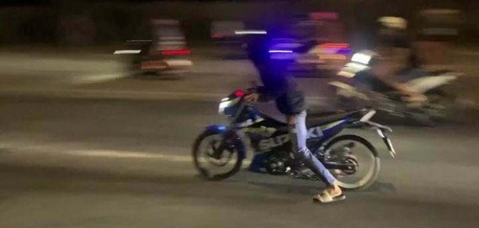 Dua xe nao loan Binh Duong, 'quai xe' vang len via he hinh anh