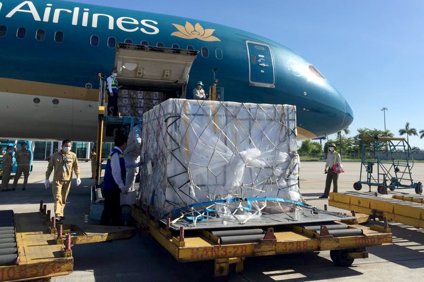 Tiep nhan 500.000 lieu vaccine Vero-Cell cua Sinopharm hinh anh