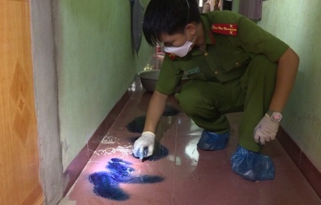 Chong dam vo chet roi tu tu hinh anh