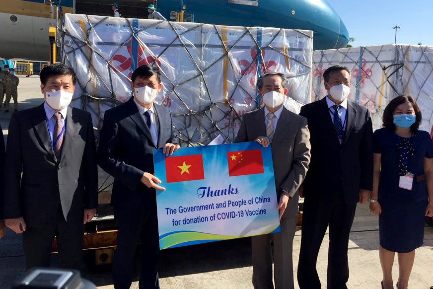 Tiep nhan 500.000 lieu vaccine Vero-Cell anh 2