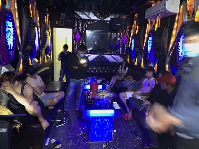 to chuc tiec ma tuy anh 1