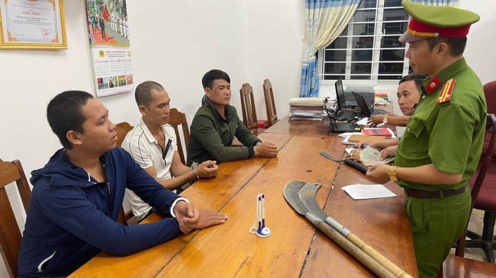 dap xe cuop tai san anh 1