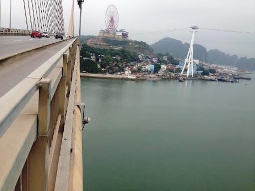 Nam thanh nien nhay cau Bai Chay duoc cuu song hinh anh