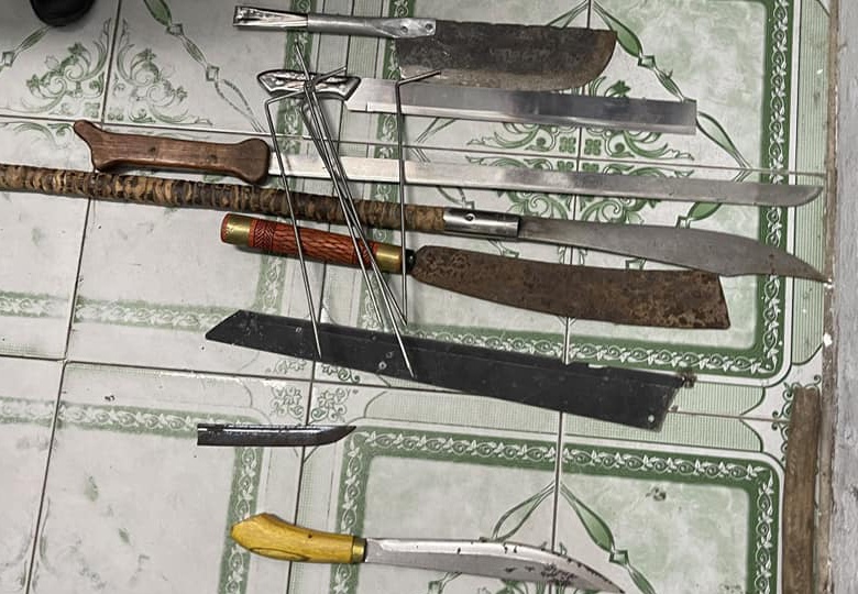 hai nhom hon chien anh 1