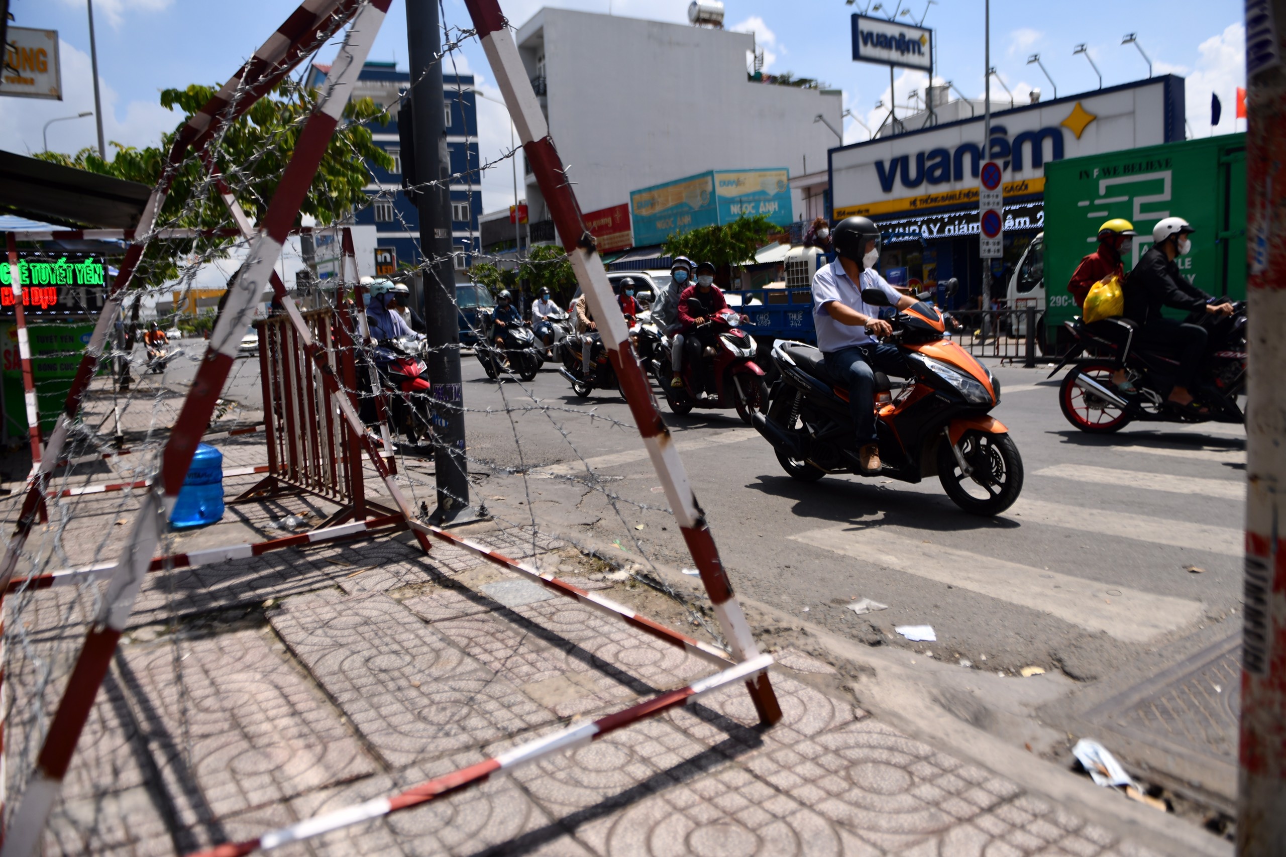 Quan Go Vap tam go cac chot kiem soat ngay dau cach ly xa hoi hinh anh