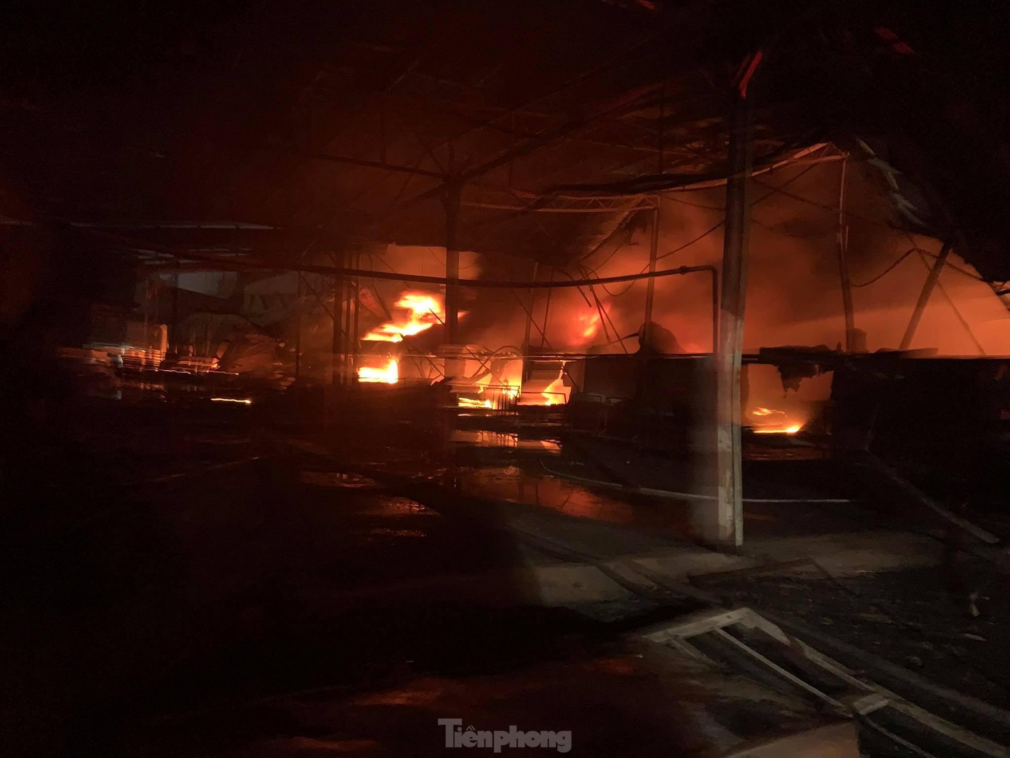 chay nha xuong anh 1