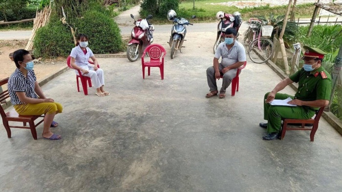 Phat nguoi phu nu F1 o Yen Bai 10 trieu vi giau lich trinh di chuyen hinh anh