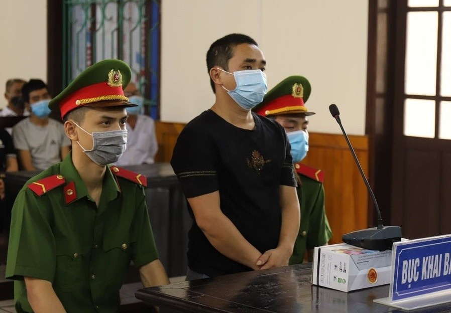 Ban tu vong nguoi khac khi di kich ca tren song hinh anh