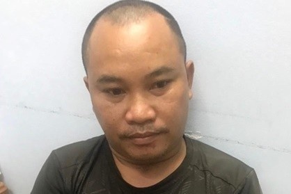 Chem trong thuong hai nguoi, bo tron gan 20 nam hinh anh