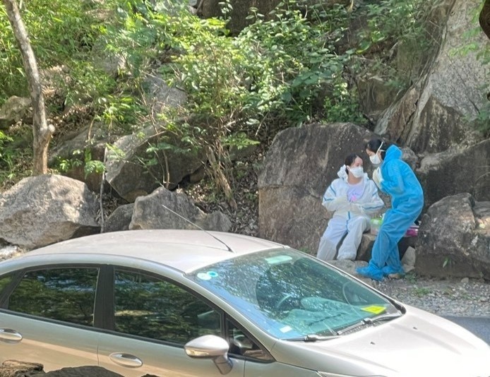 Nguoi phu nu tu vong trong tu the treo co hinh anh