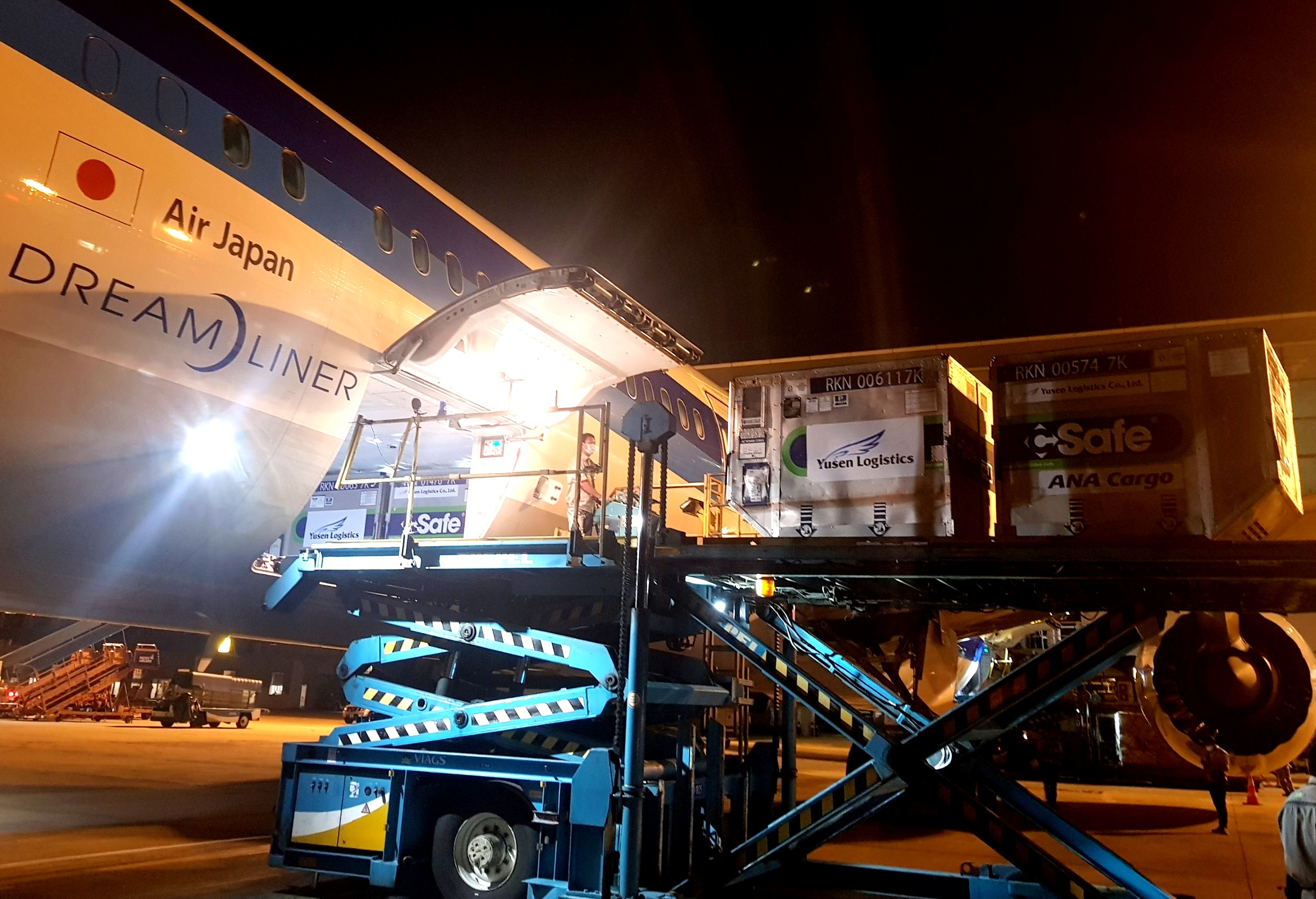 Tiep nhan gan 1 trieu lieu vaccine Covid-19 do Nhat Ban ho tro hinh anh