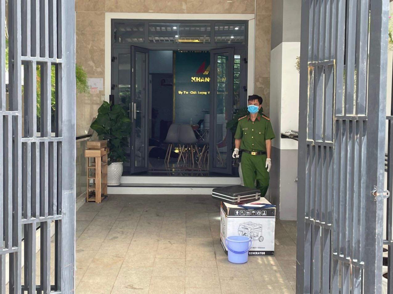 Hai nguoi chet trong cong ty anh 1