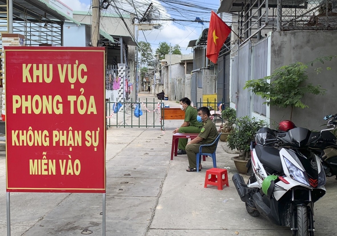 Ba Ria - Vung Tau phong toa 2 to dan cu khi co ca nhiem nCoV dau tien hinh anh