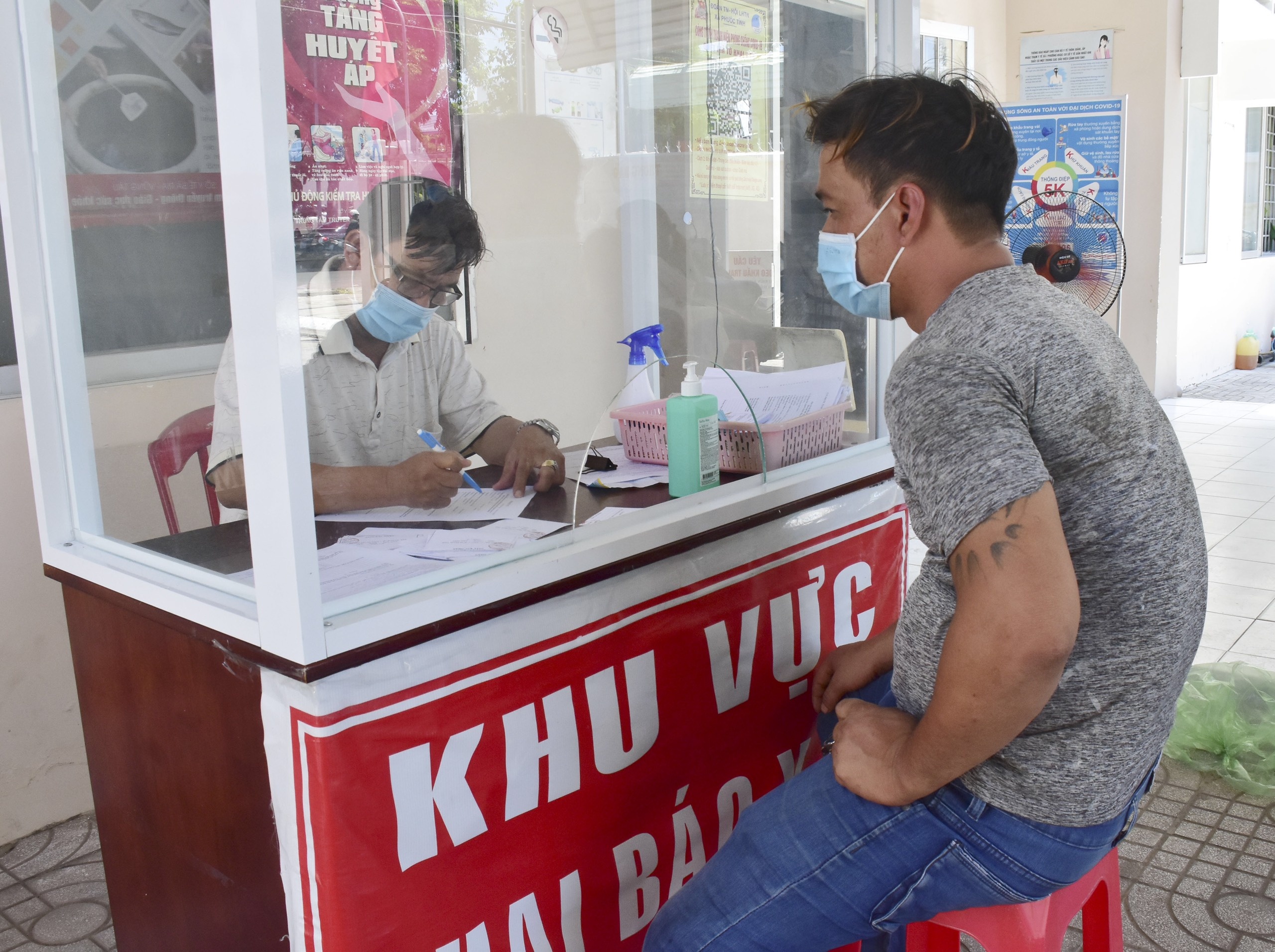 Ba Ria - Vung Tau hop khan sau khi ghi nhan them 6 nguoi nhiem nCoV hinh anh