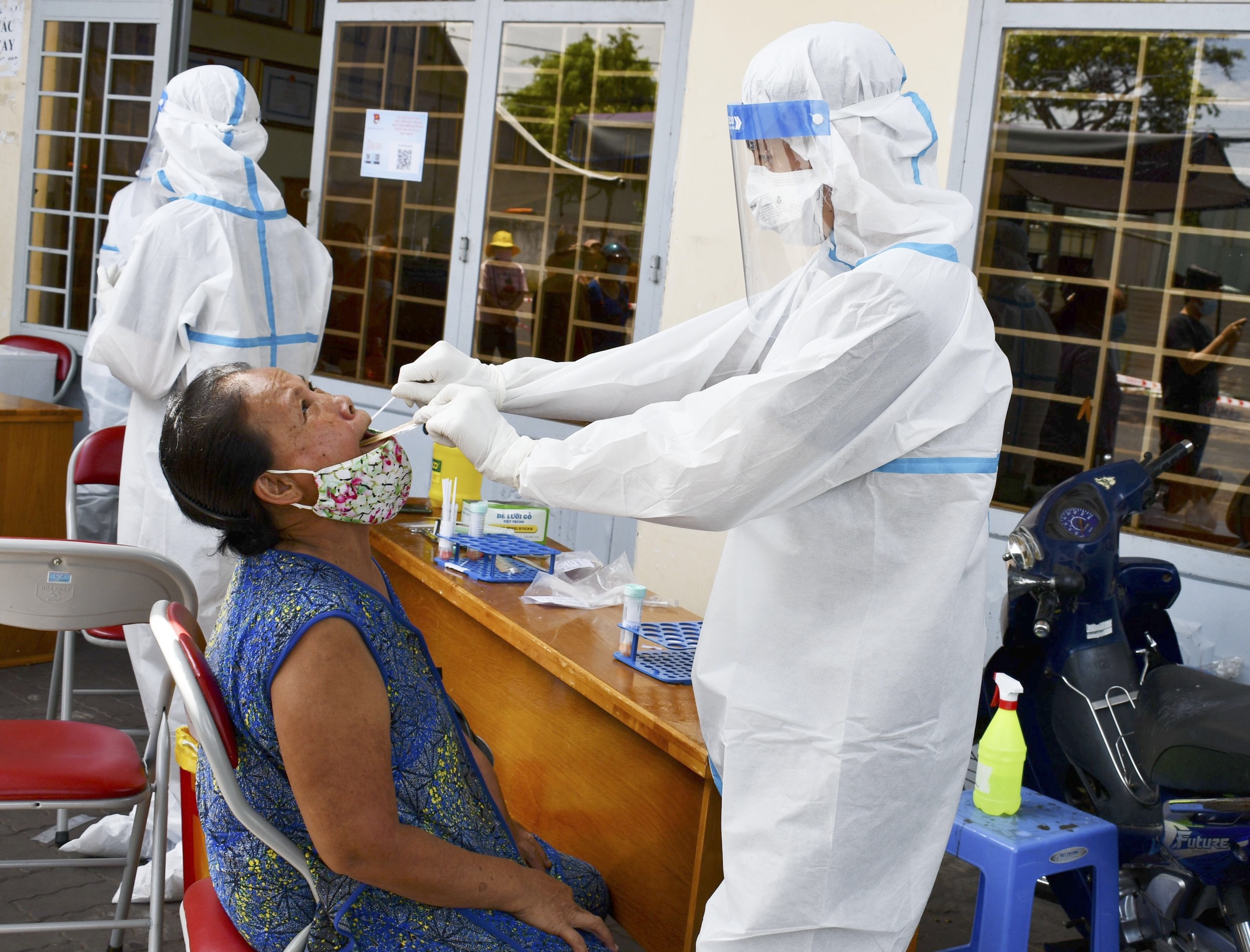 Xet nghiem nCoV cho toan bo tieu thuong cho Vung Tau hinh anh
