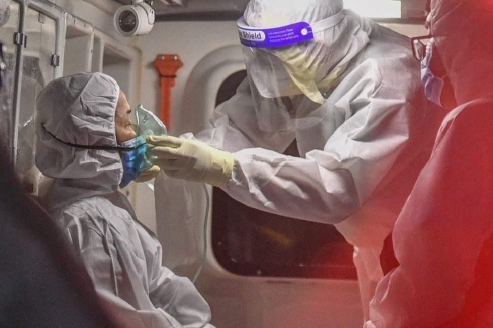 Thu truong Bo Y te: ‘Hy vong dich TP.HCM dang o dinh, roi se giam dan' hinh anh