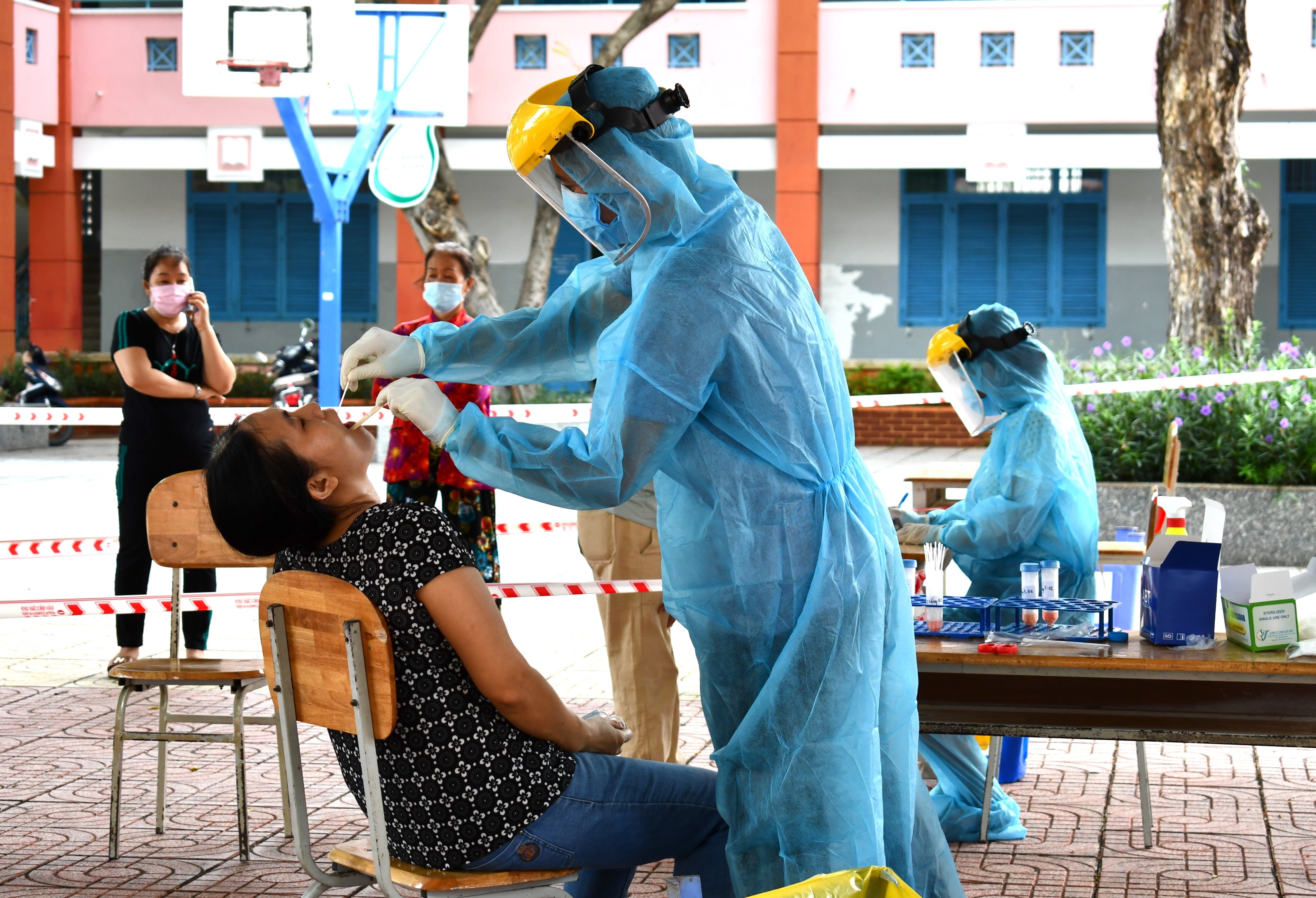 12 chien si cong an o Ba Ria - Vung Tau tu F1 thanh F0 hinh anh