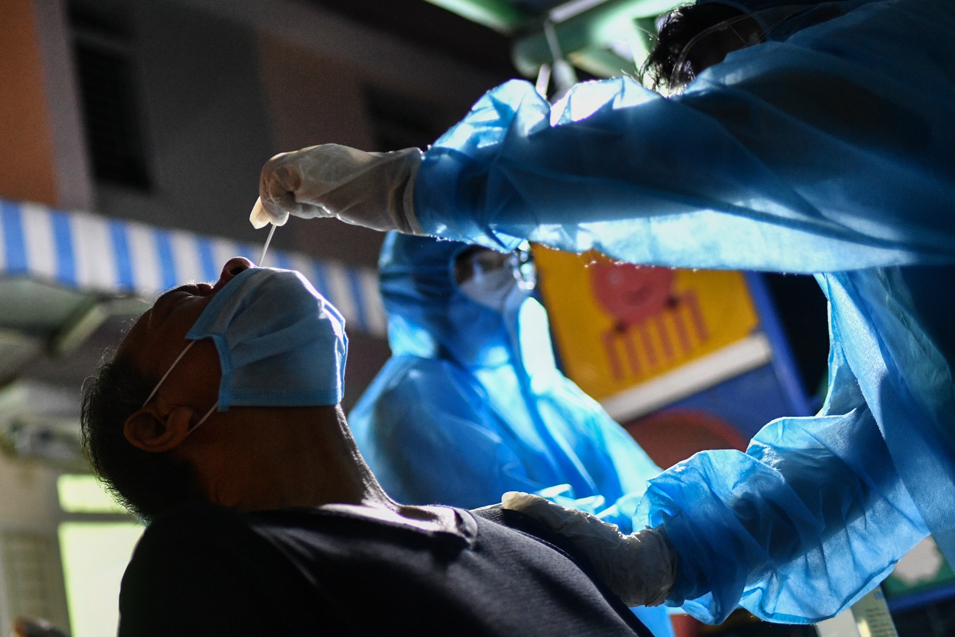 Hai cong an nhiem nCoV tung lam viec tai chot kiem soat o quoc lo 51 hinh anh