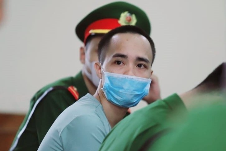 Tu hinh ke giet nguoi phu nu bang 17 nhat dao hinh anh