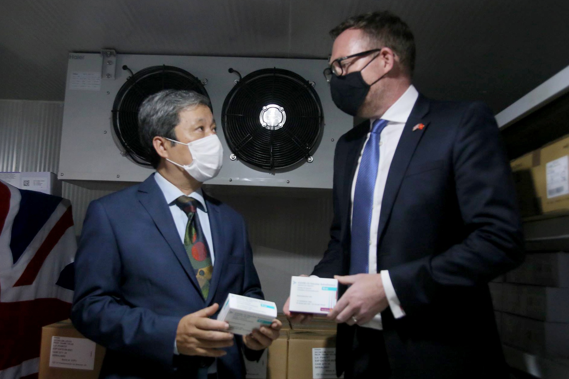 Nhan them 415.000 lieu vaccine AstraZeneca anh 2