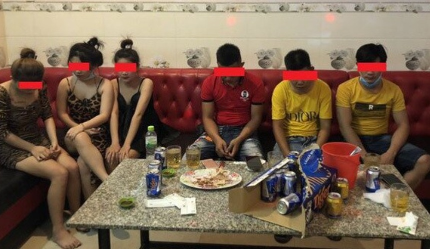 Hat karaoke, 8 nguoi bi phat gan 120 trieu dong hinh anh