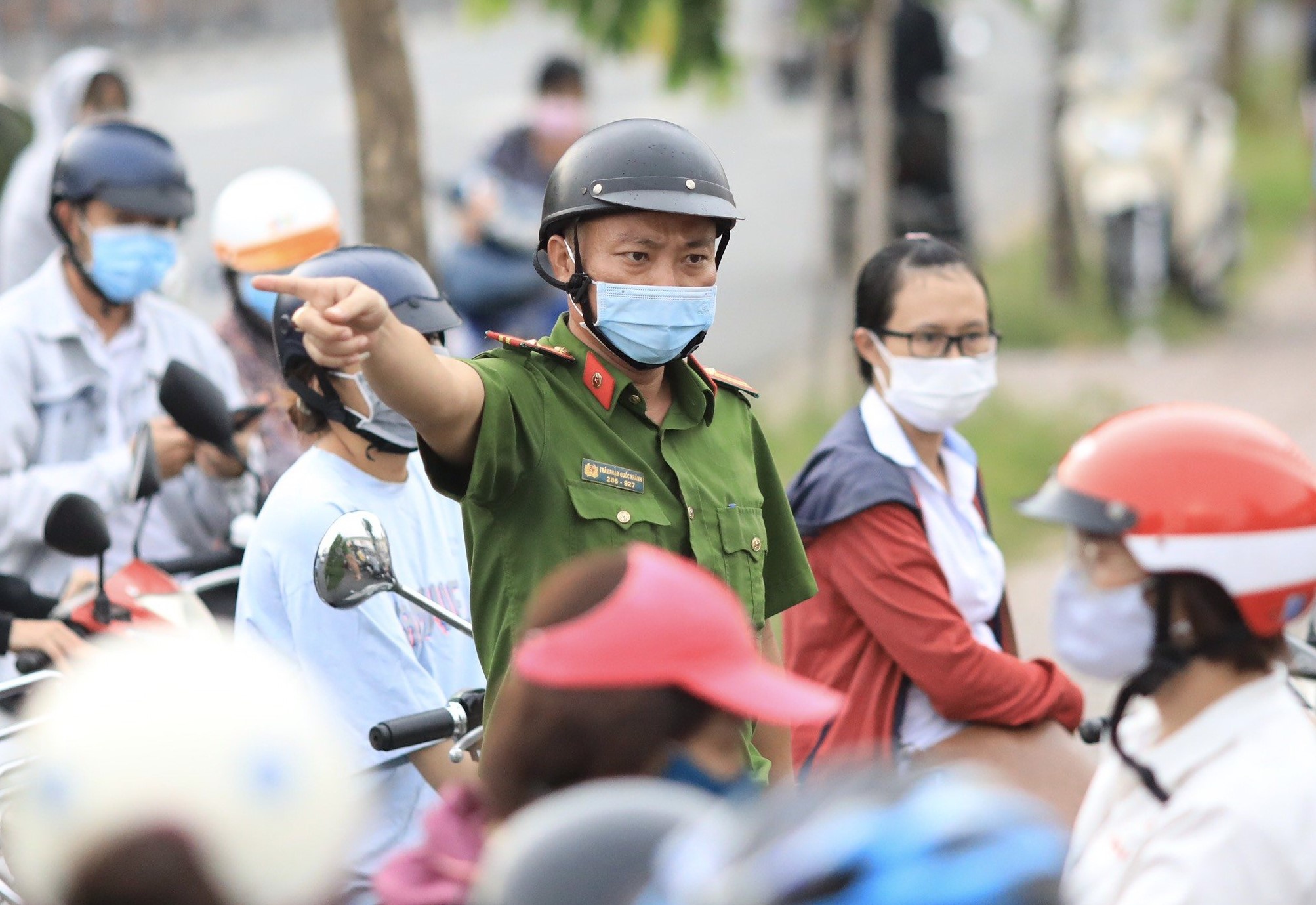 Lo la chong dich, 2 lanh dao phuong o Vung Tau bi tam dinh chi hinh anh