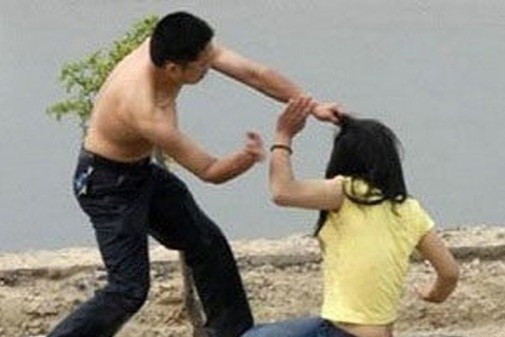 Vo to cao bi chong chich dien, dim xuong ao hinh anh