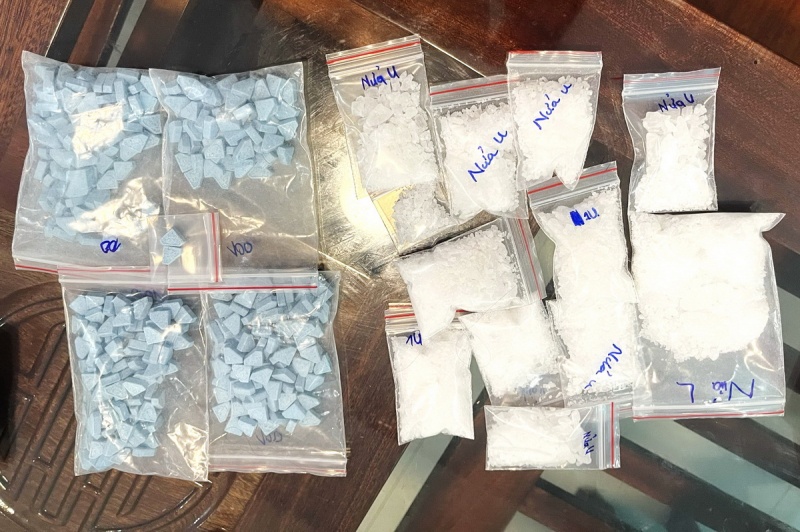 giau ma tuy trong hop banh anh 2