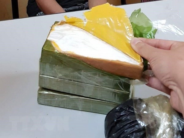 Bat giu nguoi tang tru 19 banh heroin hinh anh