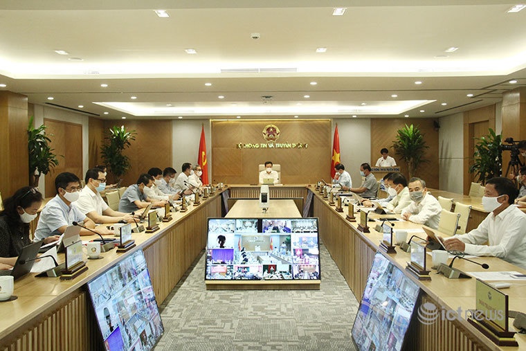 Bo TT&TT phan cong cong viec giua Bo truong va cac thu truong hinh anh