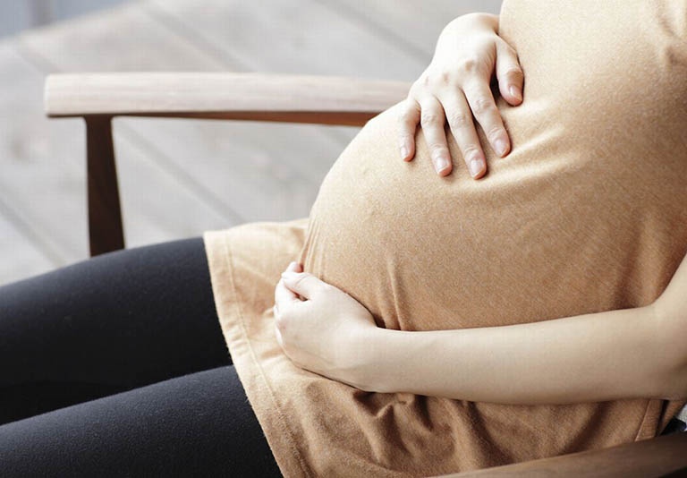 Pham nhan nu tim cach co thai de thoat an tu hinh hinh anh