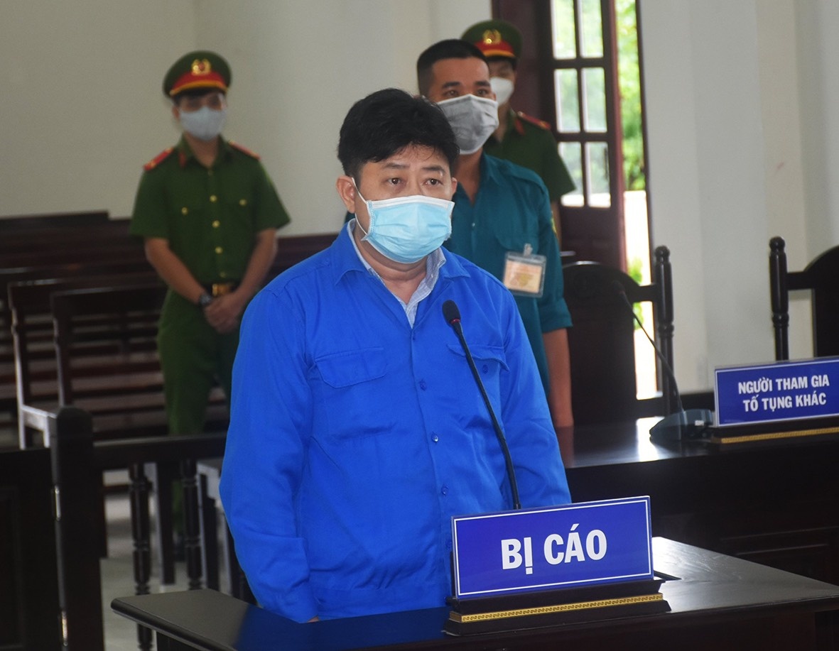 Phat 12 thang tu voi nguoi tan cong luc luong phong, chong dich hinh anh